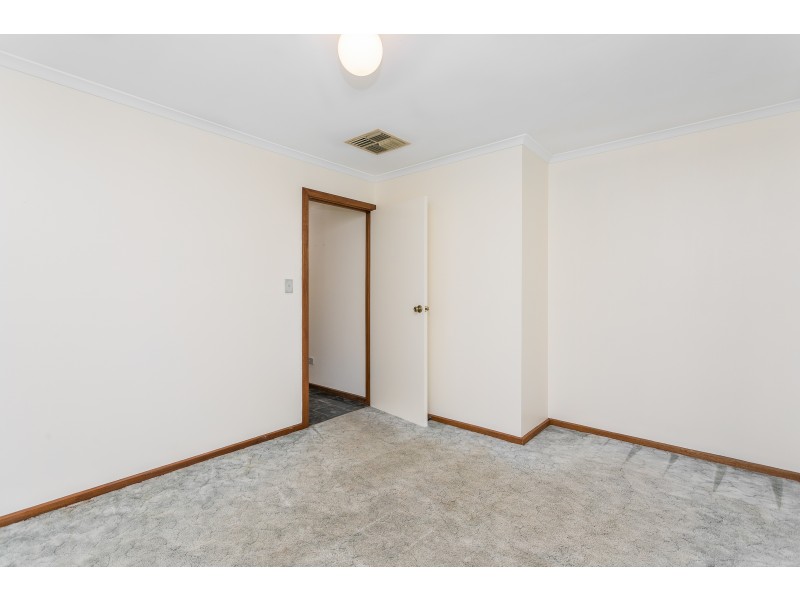 16 Queens Way, Woodcroft SA 5162