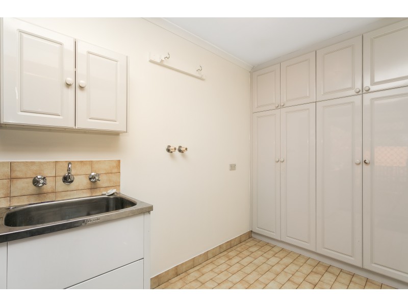 16 Queens Way, Woodcroft SA 5162