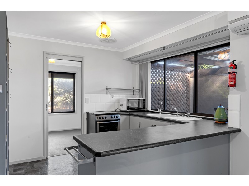 15 Madigan Crescent, Woodcroft SA 5162