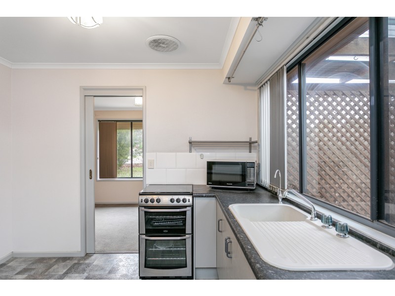 15 Madigan Crescent, Woodcroft SA 5162