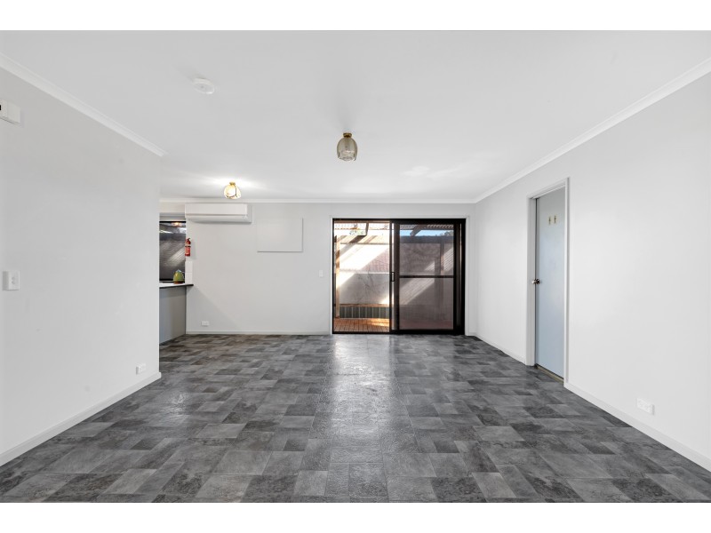 15 Madigan Crescent, Woodcroft SA 5162