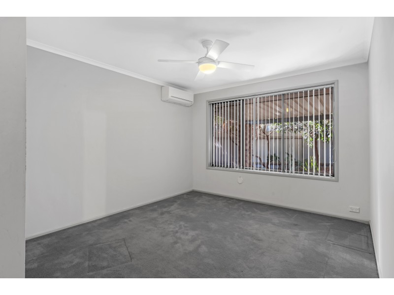 15 Madigan Crescent, Woodcroft SA 5162