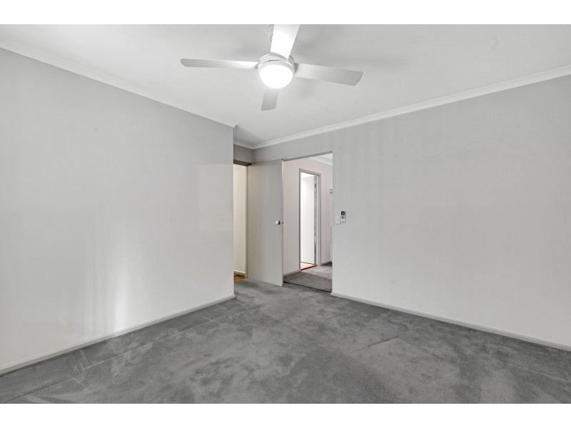 15 Madigan Crescent, Woodcroft SA 5162