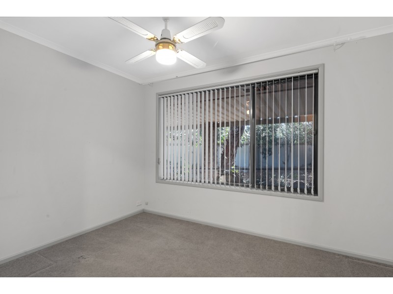15 Madigan Crescent, Woodcroft SA 5162