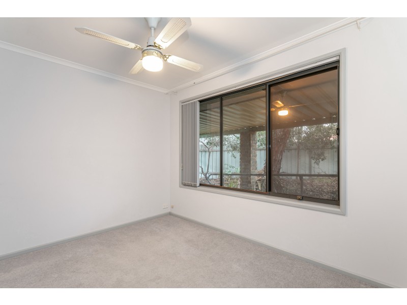 15 Madigan Crescent, Woodcroft SA 5162