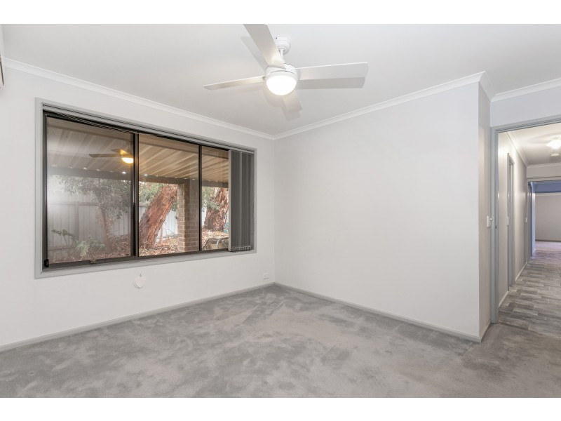 15 Madigan Crescent, Woodcroft SA 5162