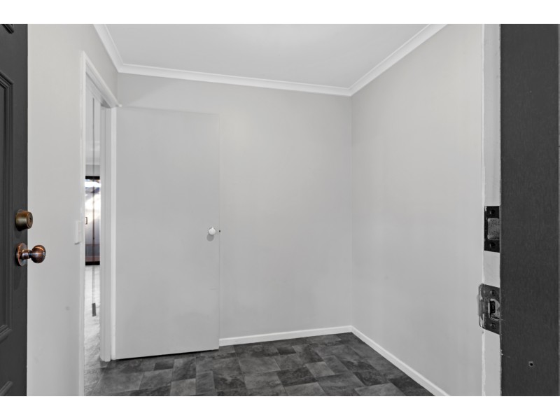 15 Madigan Crescent, Woodcroft SA 5162