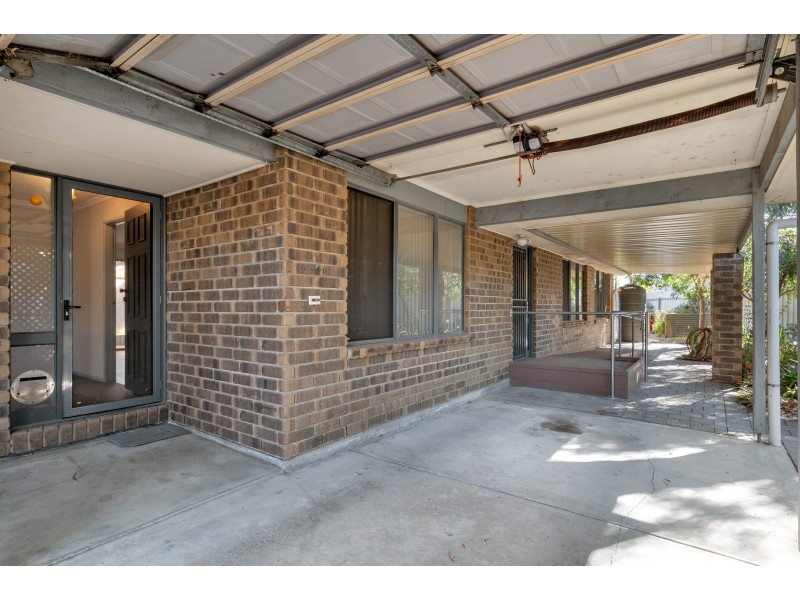 15 Madigan Crescent, Woodcroft SA 5162
