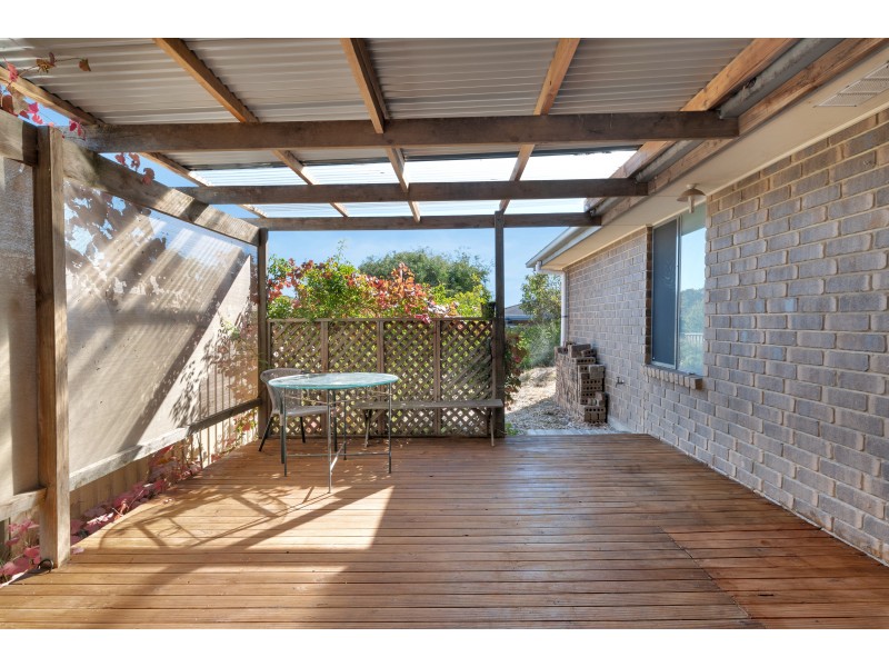 15 Madigan Crescent, Woodcroft SA 5162