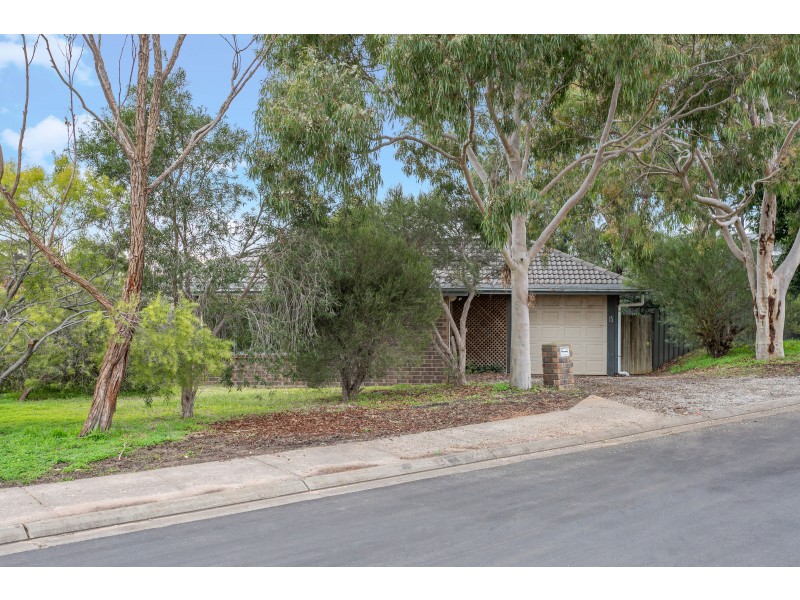 15 Madigan Crescent, Woodcroft SA 5162