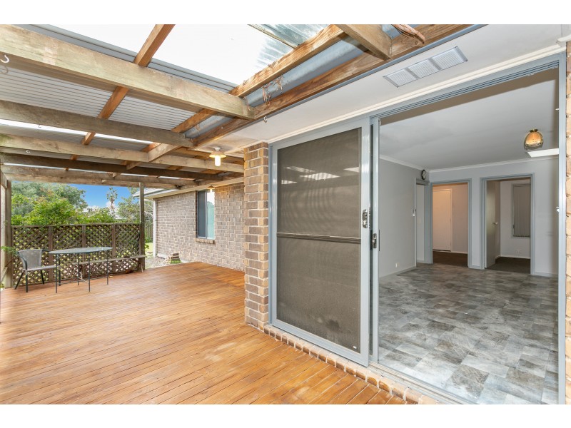 15 Madigan Crescent, Woodcroft SA 5162