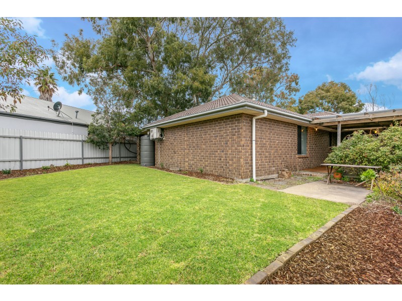 15 Madigan Crescent, Woodcroft SA 5162