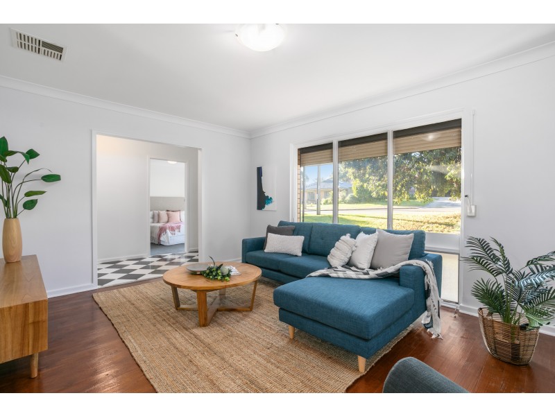 13 Arnold Drive, Hackham SA 5163