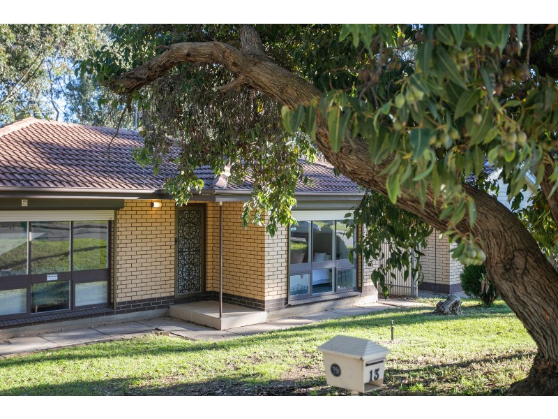 13 Arnold Drive, Hackham SA 5163