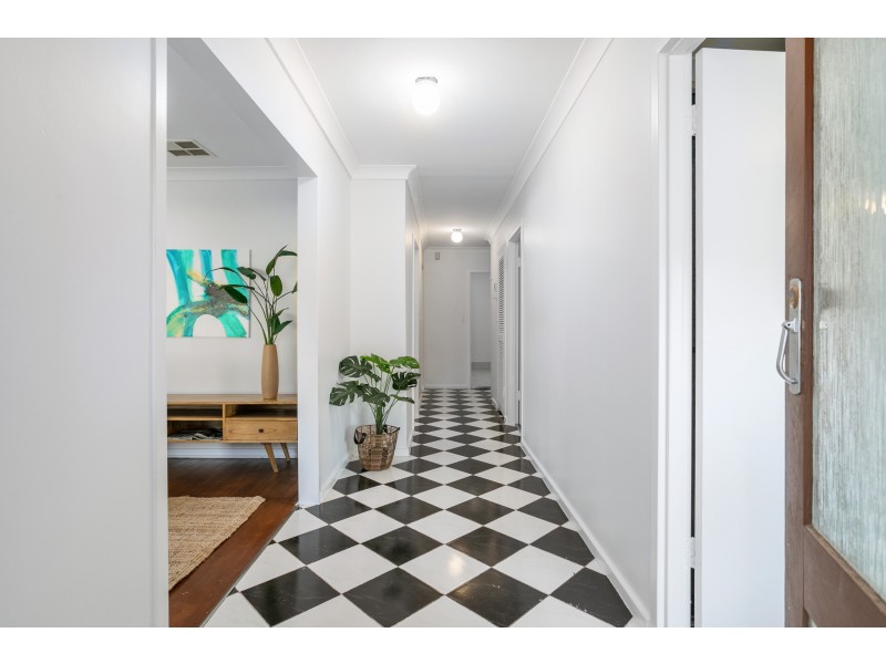 13 Arnold Drive, Hackham SA 5163