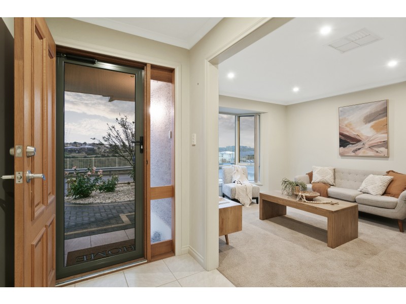 15 Tasman Court, Hallett Cove SA 5158