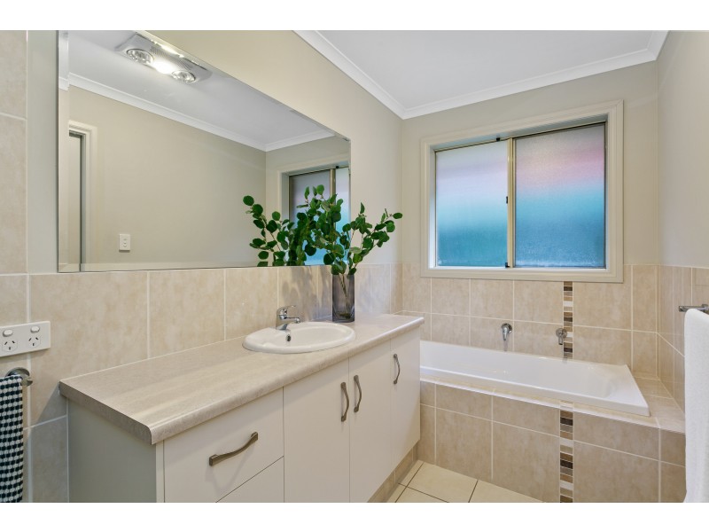 15 Tasman Court, Hallett Cove SA 5158
