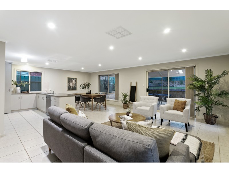 15 Tasman Court, Hallett Cove SA 5158