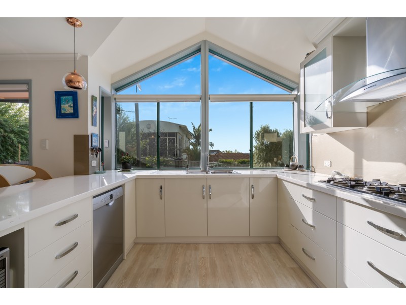 6 Ingleton Drive, Hallett Cove SA 5158