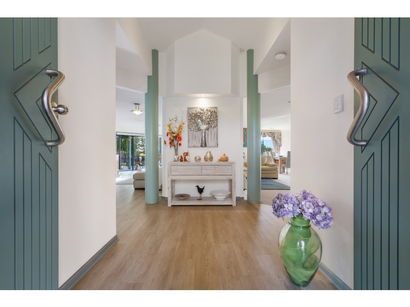 6 Ingleton Drive, Hallett Cove SA 5158