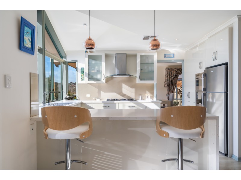 6 Ingleton Drive, Hallett Cove SA 5158