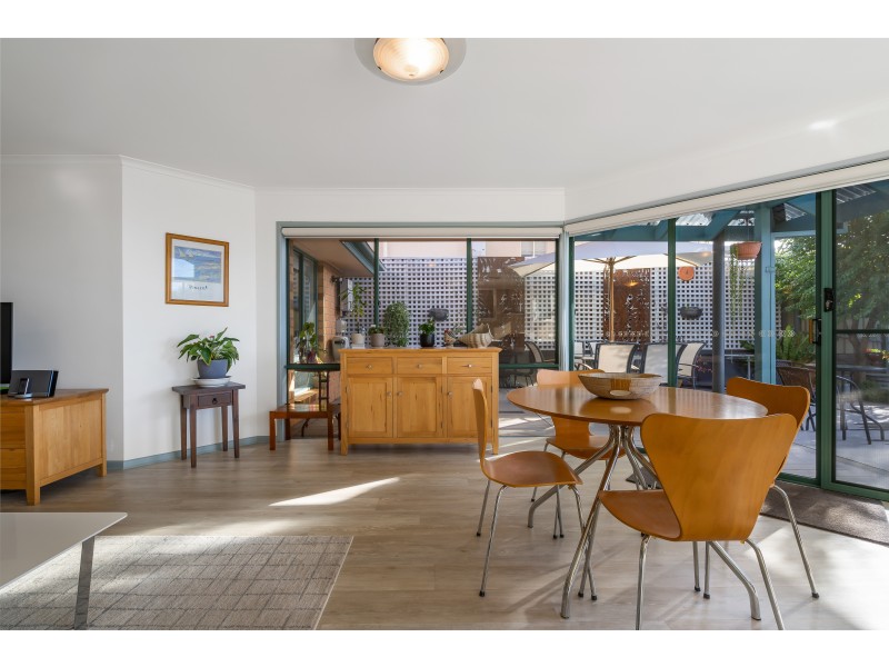 6 Ingleton Drive, Hallett Cove SA 5158