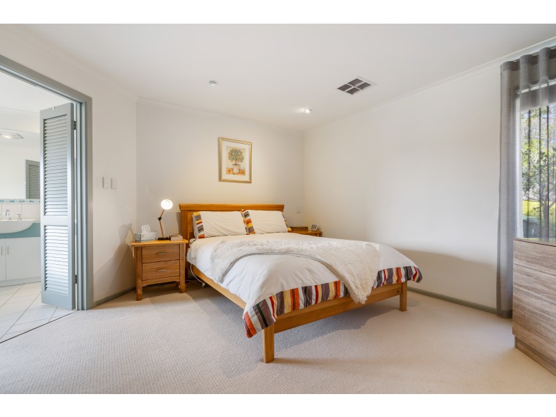 6 Ingleton Drive, Hallett Cove SA 5158