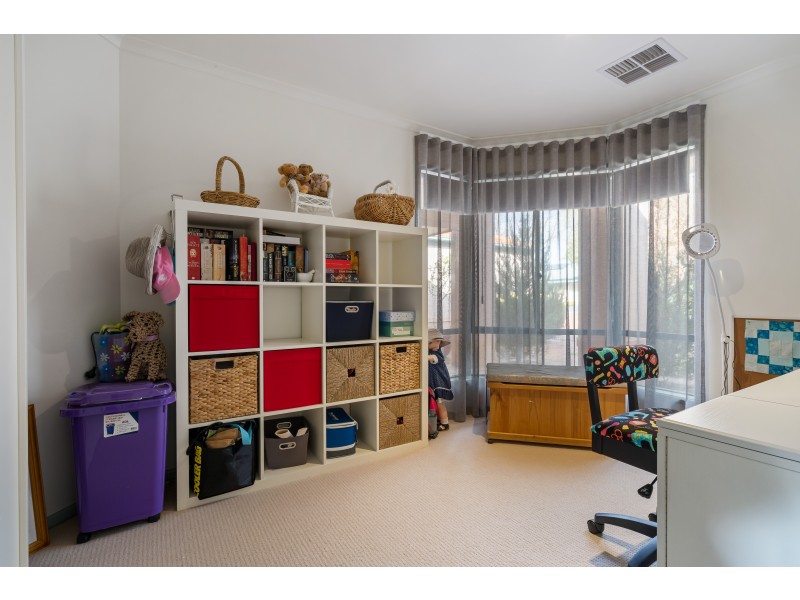 6 Ingleton Drive, Hallett Cove SA 5158