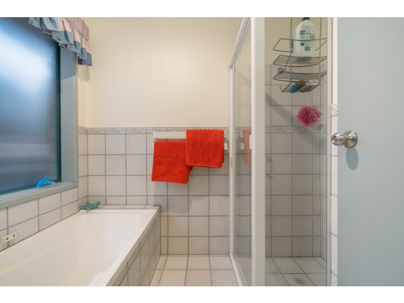 6 Ingleton Drive, Hallett Cove SA 5158