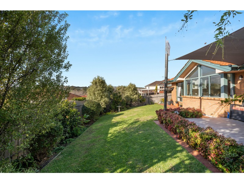 6 Ingleton Drive, Hallett Cove SA 5158