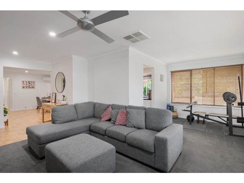 35 Lismore Crescent, Huntfield Heights SA 5163