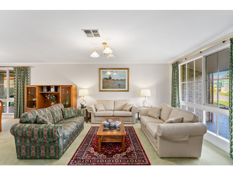 64 Foxfield Drive, Onkaparinga Hills SA 5163