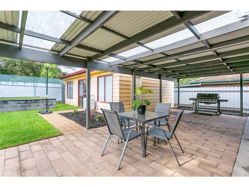 18 Rosemont Avenue, Woodcroft SA 5162