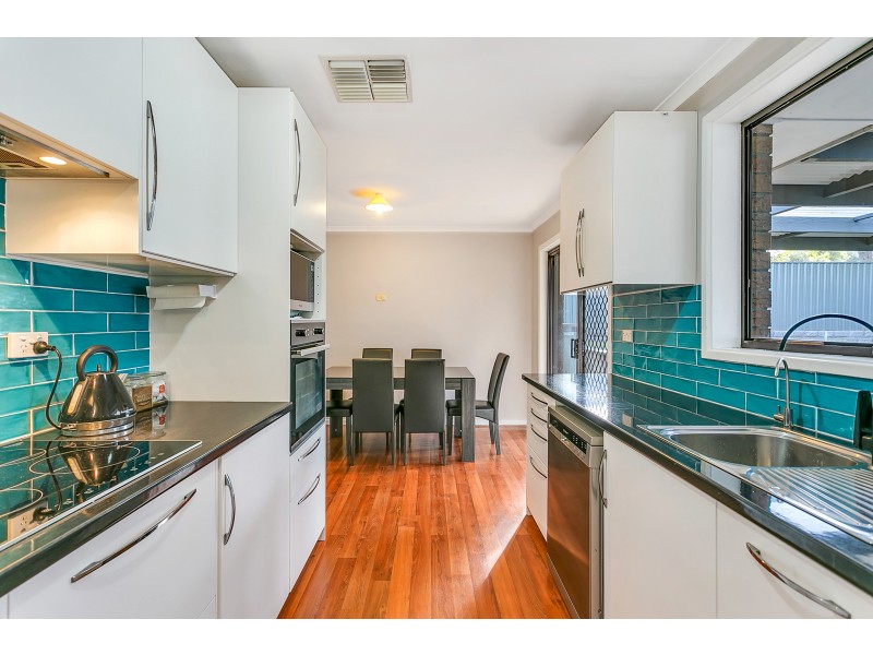 18 Rosemont Avenue, Woodcroft SA 5162