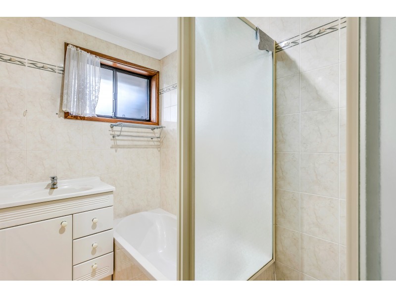 18 Rosemont Avenue, Woodcroft SA 5162