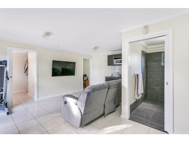 18 Rosemont Avenue, Woodcroft SA 5162