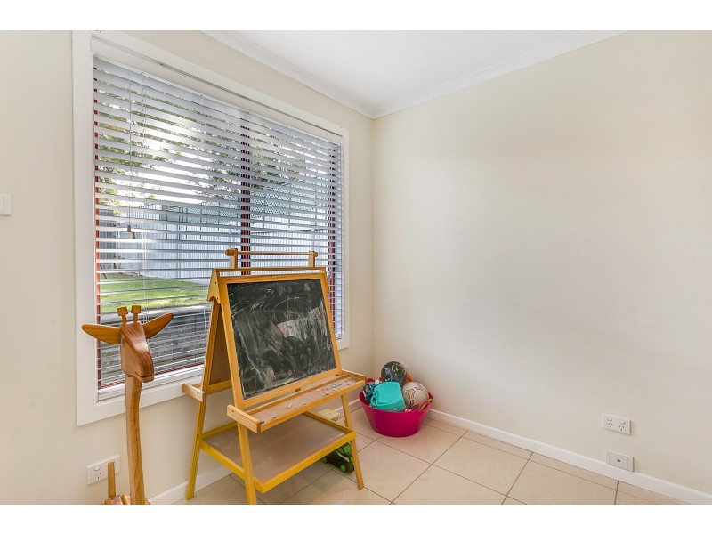 18 Rosemont Avenue, Woodcroft SA 5162