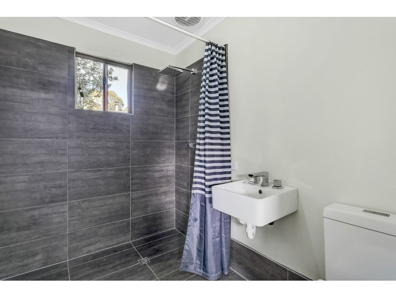 18 Rosemont Avenue, Woodcroft SA 5162