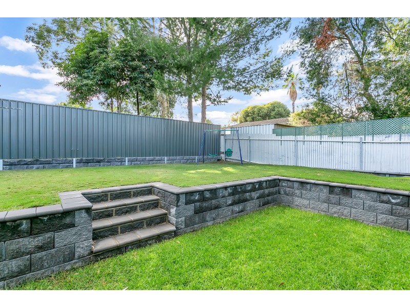 18 Rosemont Avenue, Woodcroft SA 5162