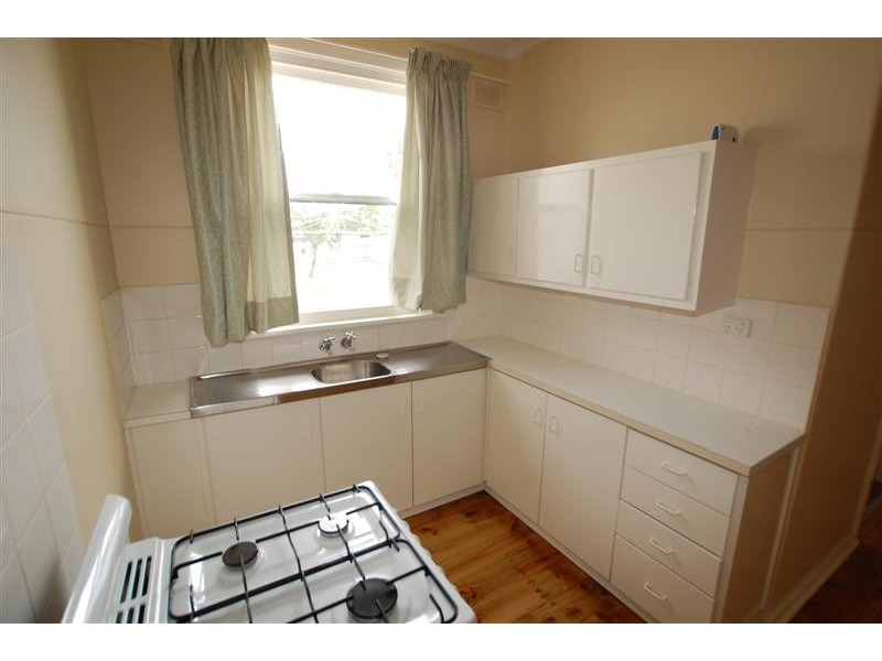 13 Tiparra Ave, Park Holme SA 5043