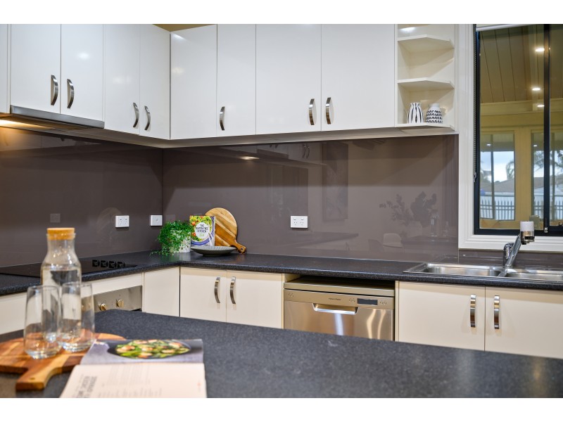 8 Stark Street, Aldinga Beach SA 5173