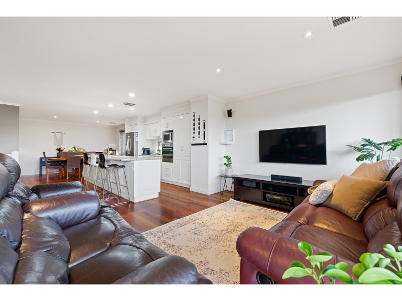 33 Reordan Drive, Greenwith SA 5125