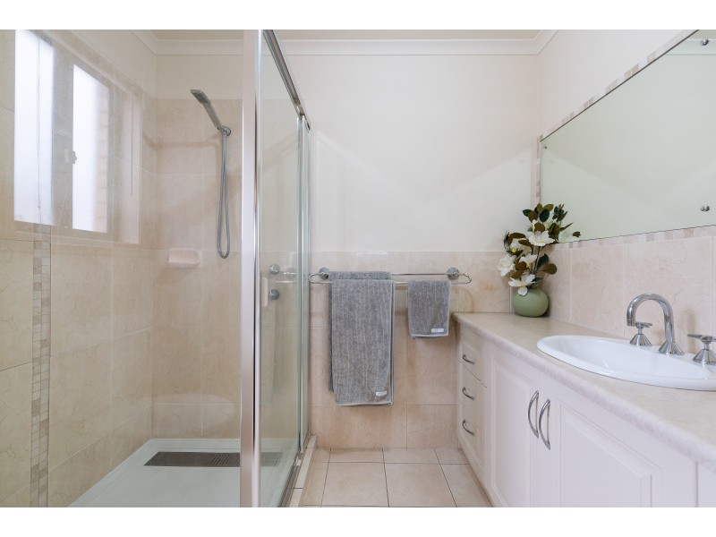 33 Reordan Drive, Greenwith SA 5125