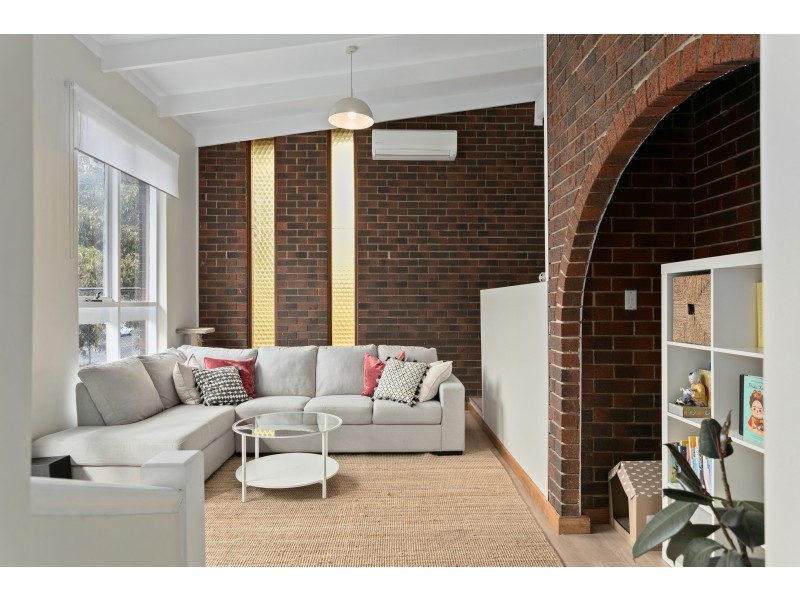 8 Kenihans Road, Happy Valley SA 5159