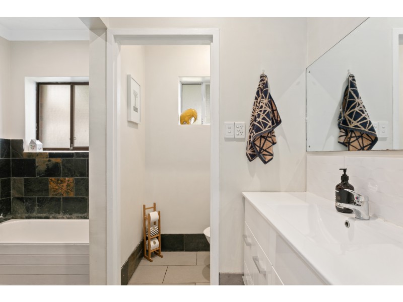 8 Kenihans Road, Happy Valley SA 5159