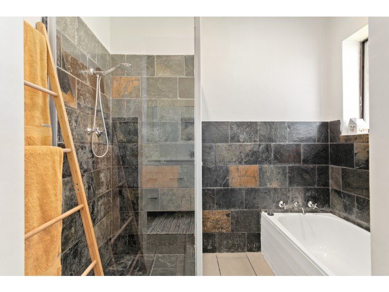 8 Kenihans Road, Happy Valley SA 5159