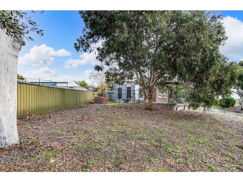 8 Kenihans Road, Happy Valley SA 5159