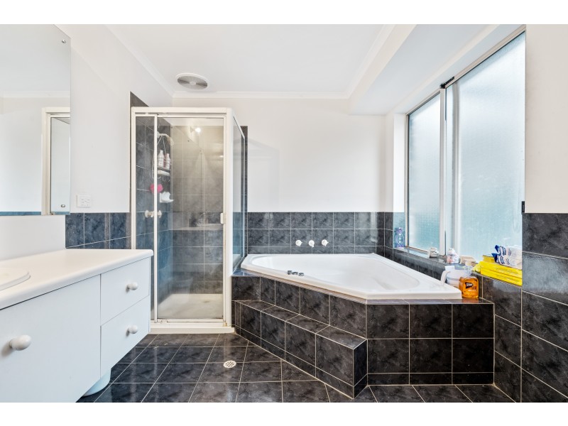 2 Fernilee Court, Onkaparinga Hills SA 5163