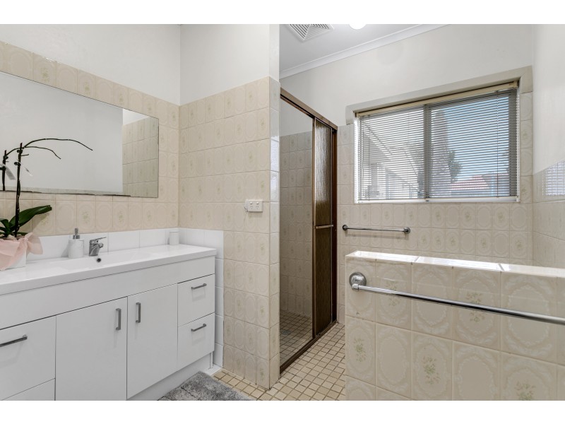 17 Croser Avenue, Aldinga Beach SA 5173