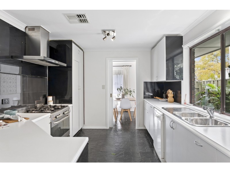 11 Odessa Drive, Woodcroft SA 5162